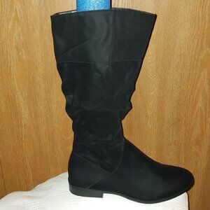 New in box Women Boots